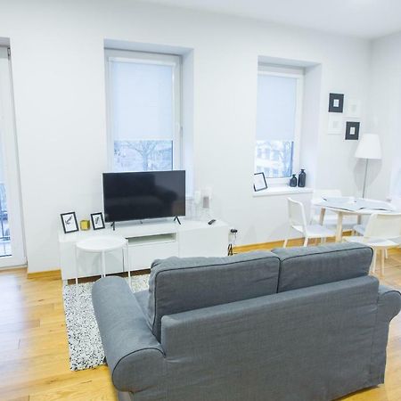 Bright 1Bd Apartment In Old Town By Hostlovers Kaunas Ngoại thất bức ảnh