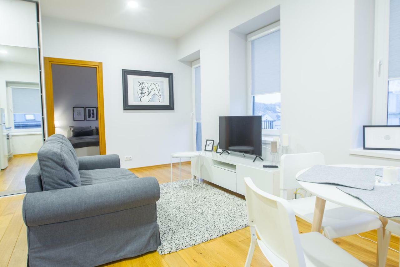 Bright 1Bd Apartment In Old Town By Hostlovers Kaunas Ngoại thất bức ảnh