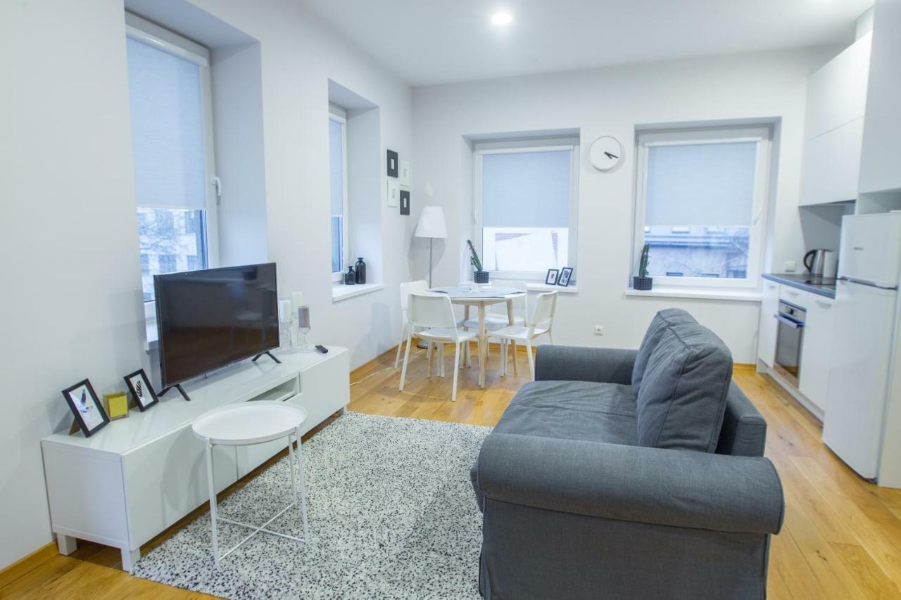 Bright 1Bd Apartment In Old Town By Hostlovers Kaunas Ngoại thất bức ảnh