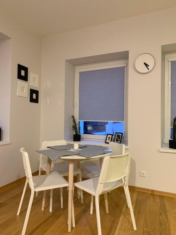 Bright 1Bd Apartment In Old Town By Hostlovers Kaunas Ngoại thất bức ảnh